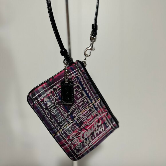 Coach Poppy Signature Corner Zip Wristlet NWOT - Picture 1 of 9